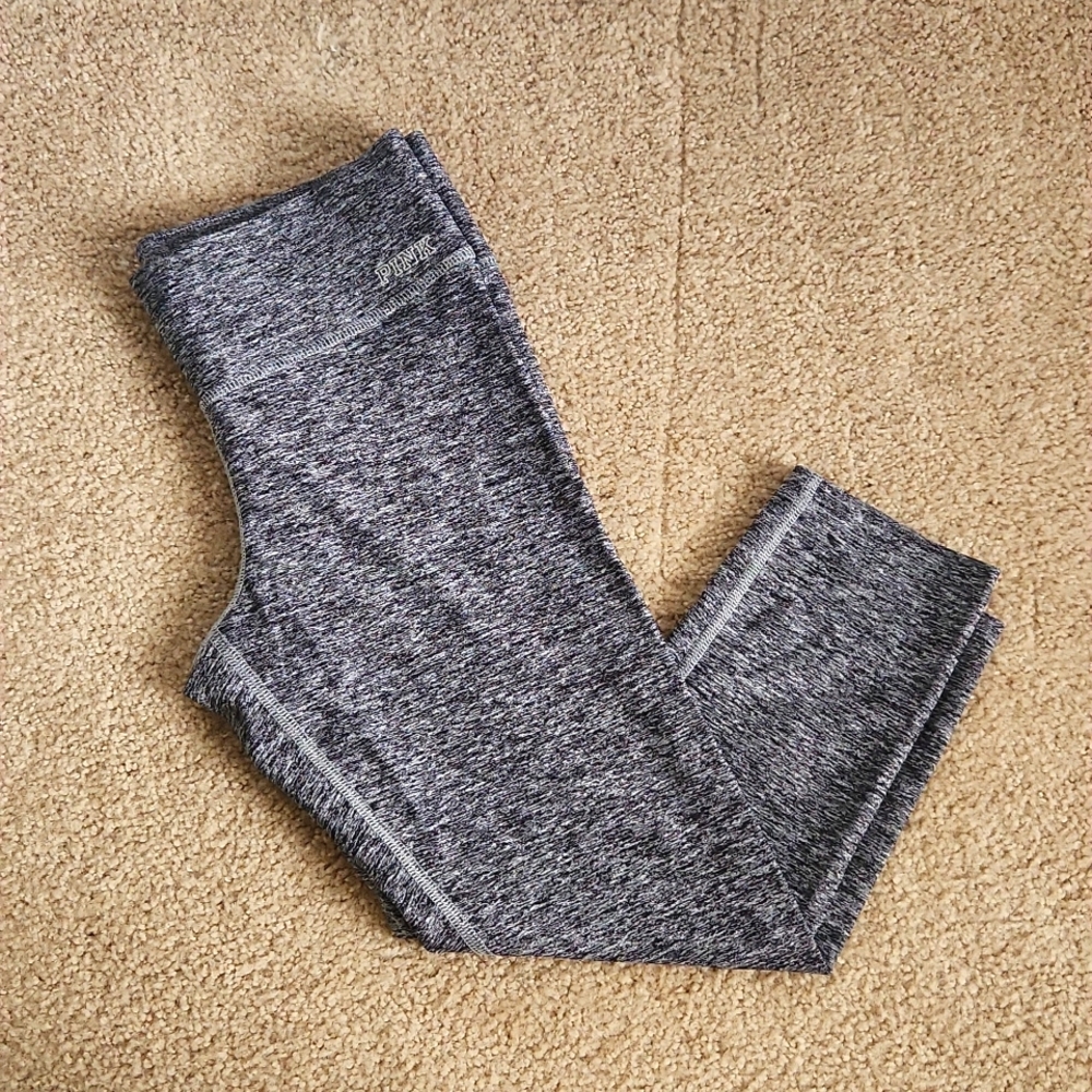 PINK ultimate yoga cropped leggings